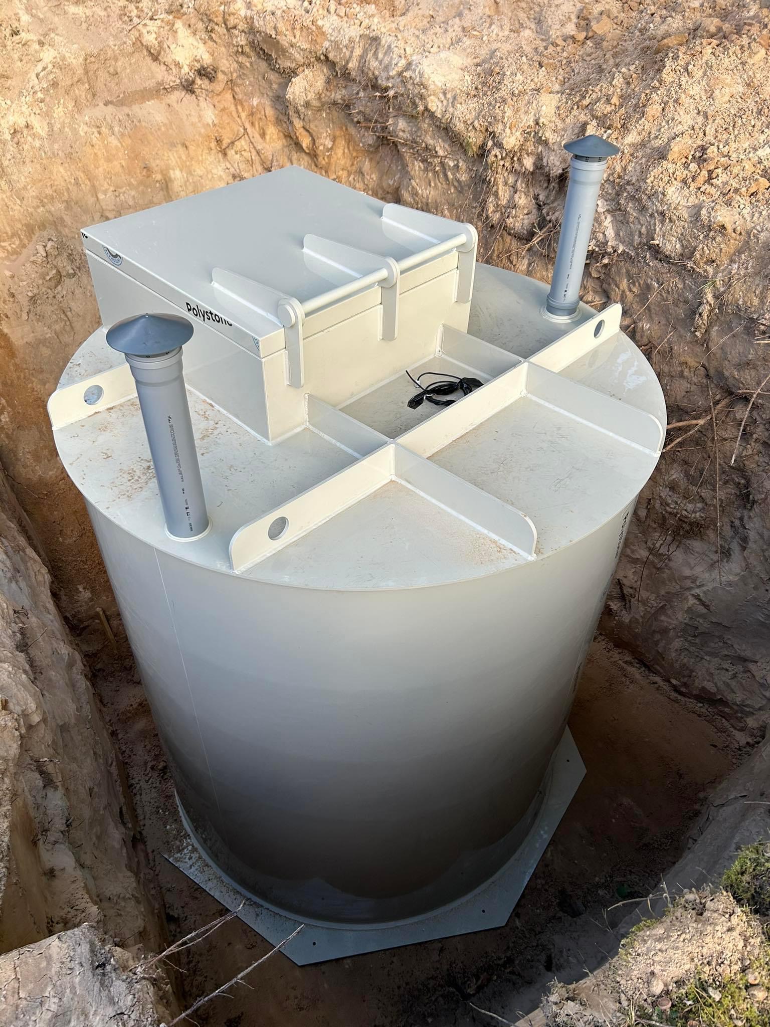 Zbiorniki z tworzyw sztucznych vs stalowe - porównanie